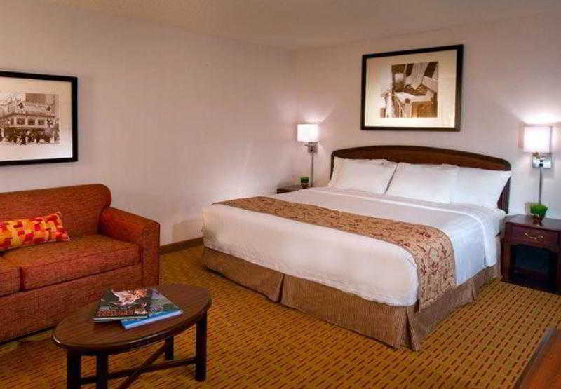 Courtyard By Marriott Portland Southeast/Clackamas Exterior foto